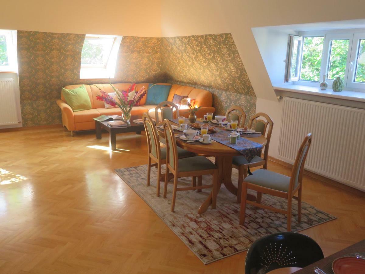 Schoenbrunn Gardens Deluxe Appartement